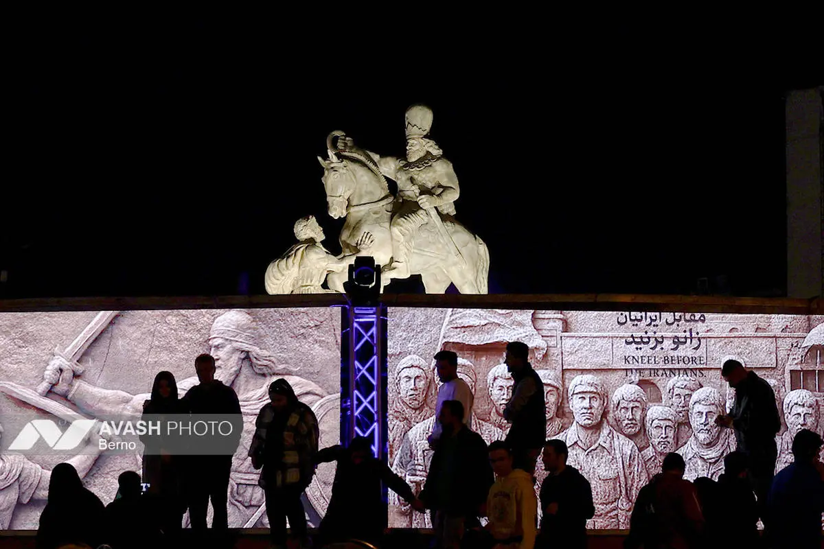 مجسمه شاپور ساسانی، نمادی از بازنگری‌های پساجنگ است