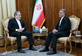 دیدار سفیر جدید ایران در کره‌جنوبی با وزیر امور خارجه