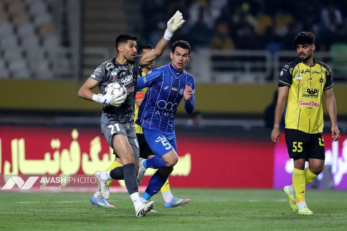 لیگ برتر فوتبال ؛ سپاهان و استقلال