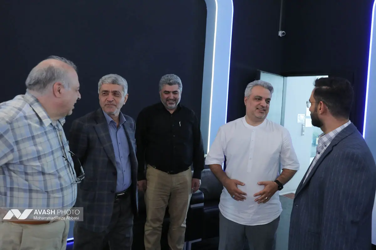 بازدید علی طیب نیا و محمد جواد آذری جهرمی از تحریریه آوش به مناسبت روز خبرنگار