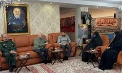 حضور قالیباف در منزل شهیدان خادمی و نصیرزاده