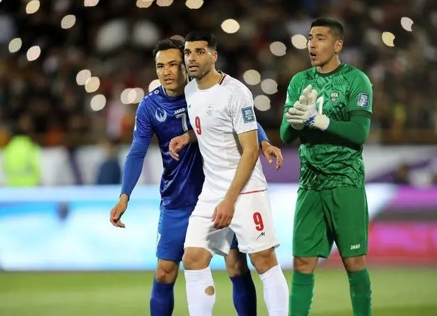 گل‌هایی با طعم دوگانگی؛ وقتی ایرانی‌ها روبه‌روی ایران می‌ایستند