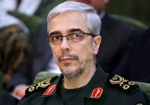 یازدهمین کنگره ادبیات پایداری با پیام سرلشکر باقری آغاز شد