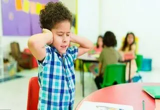 چگونه به کودک مبتلا به اوتیسم در طول جنگ کمک کنیم؟
