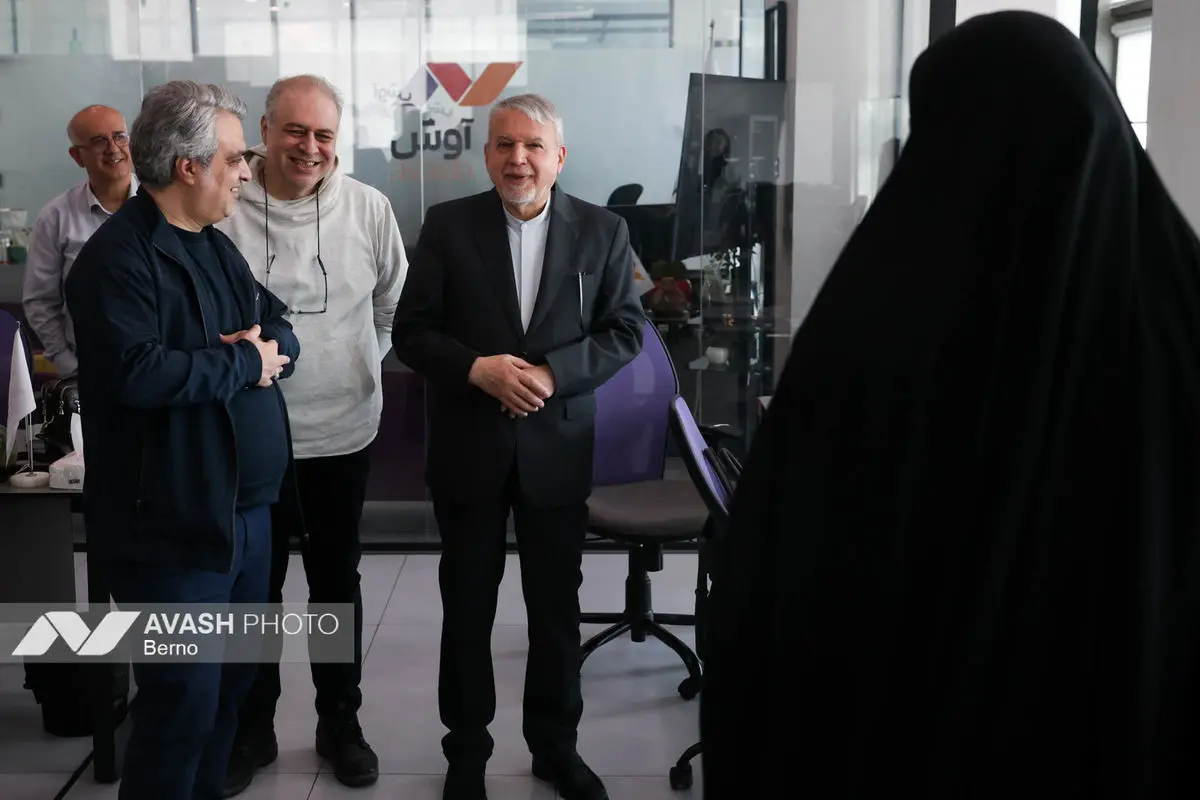 بازدید سیدرضا صالحی امیری از تحریریه آوش