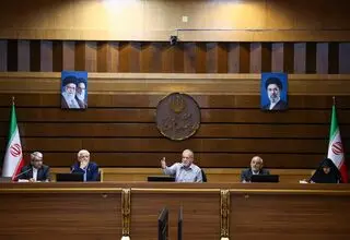 رئیس‌جمهور: توصیه اکید من این است که به هیچ‌عنوان ذهن خود را متوجه تفرقه‌افکنان نکنید
