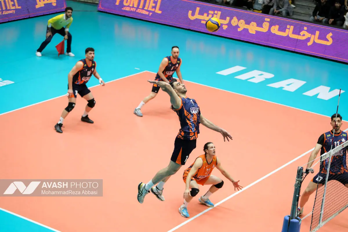 دیدار تیم های والیبال پیکان تهران و سایپا تهران