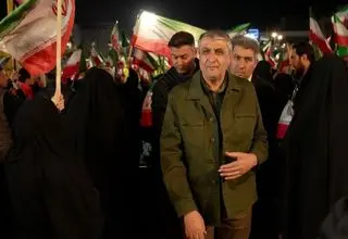محمد اسلامی در گردهمایی مردمی‌ میدان انقلاب حضور یافت 