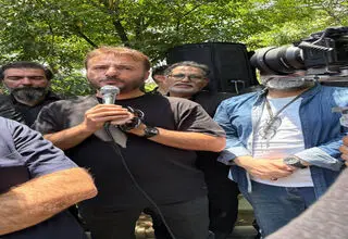 مراسم تشییع و خاکسپاری فرزاد جمشیدی با حضور مجریان تلویزیون/ تصاویر