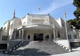 تنهایی پاستور در برزخ مشکلات 