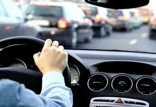 دستگیری راننده معروف اینستاگرامی هنگام لایی کشیدن  + فیلم حرکات نمایشی