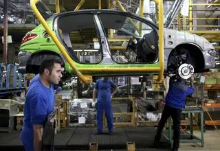 عمده شکایات مردم از خودروسازان به عدم پرداخت خسارت تاخیر مربوط می‌شود