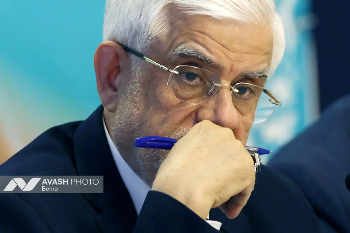 نشست جمعی از هنرمندان با معاون اول رئیس جمهور