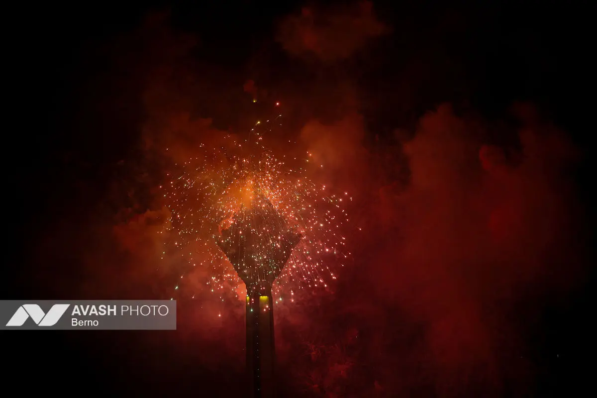 نور افشانی در شب سالگرد پیروزی انقلاب اسلامی