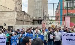 تجمع اعتراض آمیز هواداران استقلال مقابل باشگاه