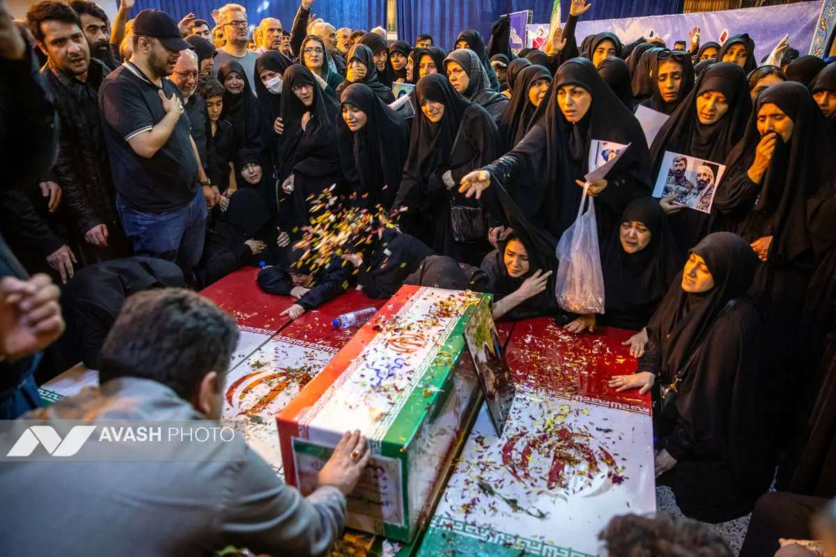 مراسم خاکسپاری پیکر شهید کمال خرازی