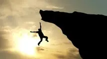 نجات معجزه آسا پیرزن ۸۰ ساله پس از سقوط از ۶  طبقه!+فیلم