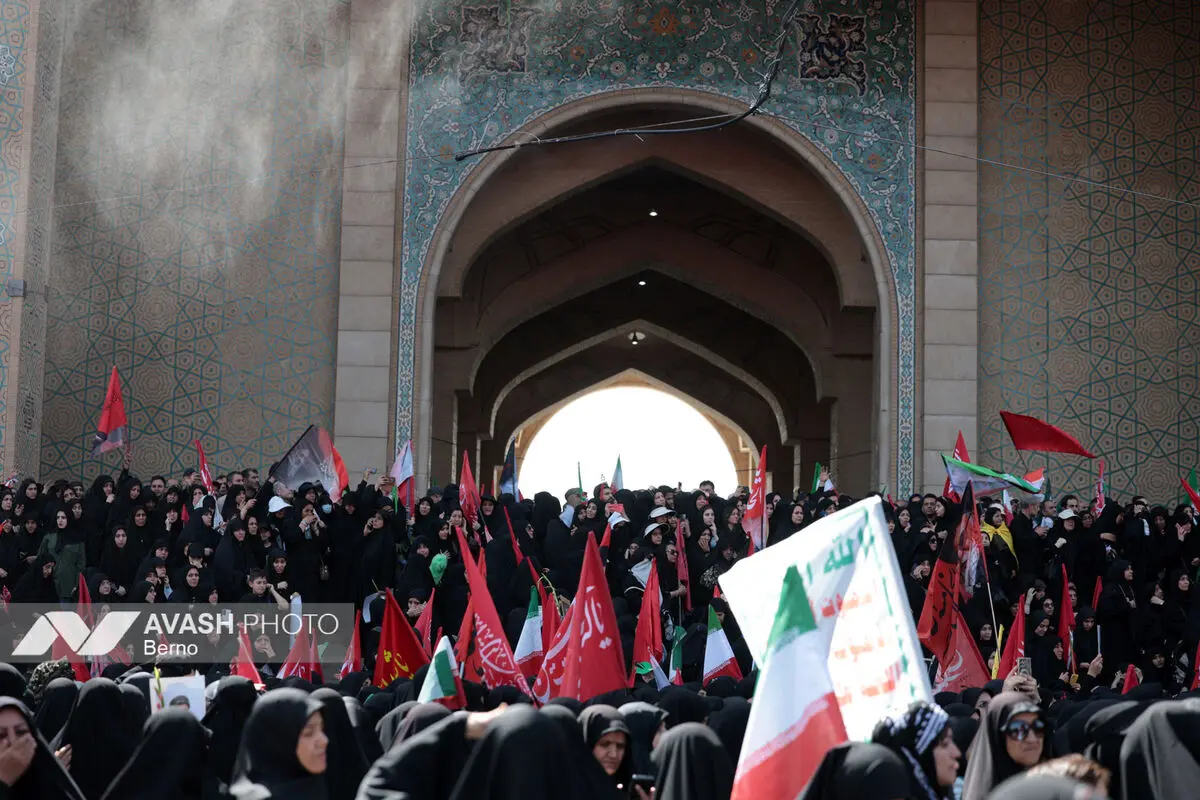 مراسم وداع با رهبر شهید انقلاب و اقامه نماز بر پیکرهای مطهر شهدا - ۲