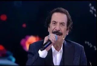 زنده شدن موسیقی کوچه بازاری/ عکس جنجالی یساری روی استیج رستورانی در کیش