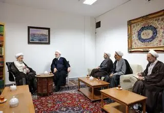 محسنی اژه‌ای در دیدار با آیت‌الله سبحانی: تولید و بخش خصوصی کلید حل مشکلات اقتصادی است