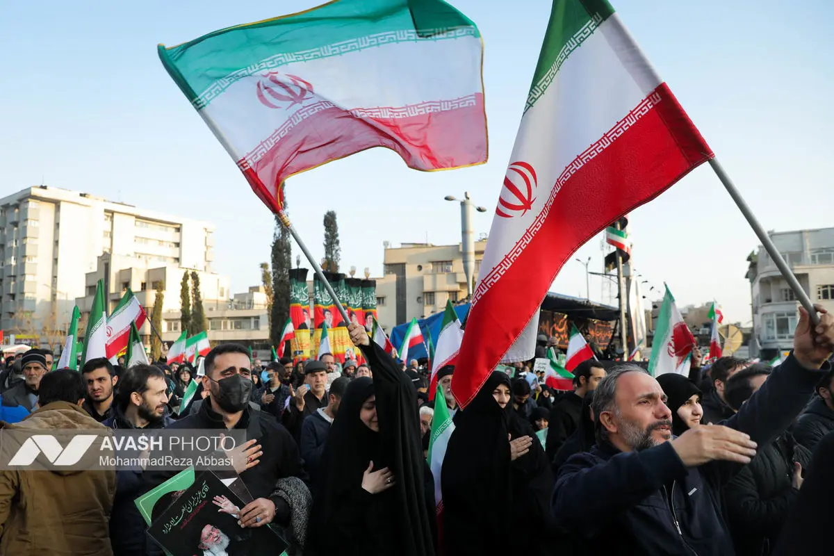 تشییع پیکر ۳۵ شهید جنگ رمضان در تهران