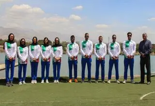 پاروزنان ایران به آب های آرام چین می زنند