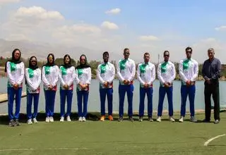 پاروزنان ایران به آب های آرام چین می زنند