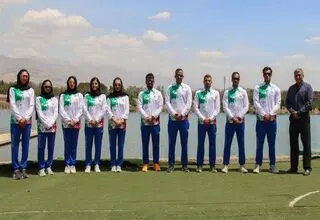 پاروزنان ایران به آب های آرام چین می زنند