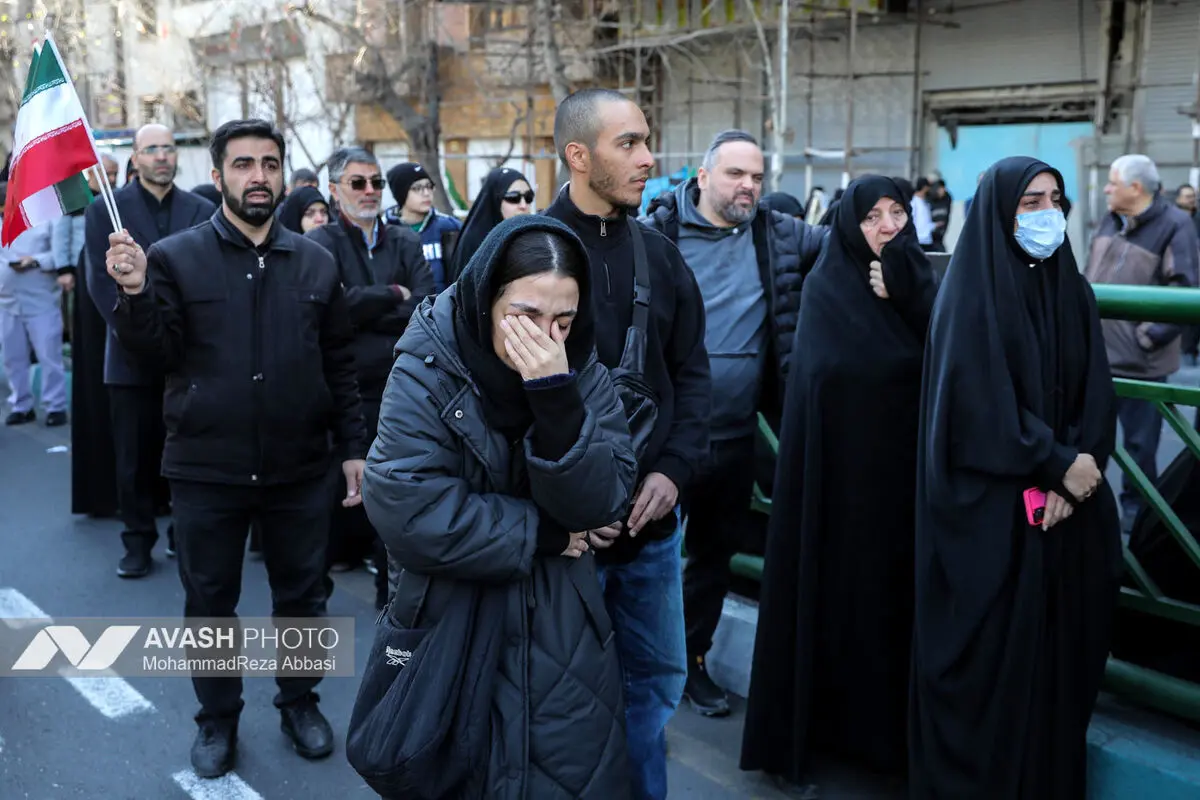 تجمع سوگواران رهبر شهید انقلاب در میدان انقلاب تهران