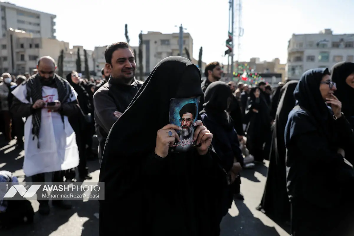 تجمع سوگواران رهبر شهید انقلاب در میدان انقلاب تهران
