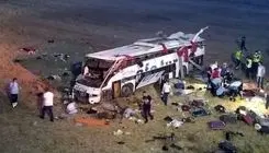 برخورد وحشتناک اتوبوس مسافربری به کوه؛ ۳۷ کشته و زخمی