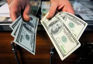 پرواز قیمت دلار بعد از تصویب حذف ۴ صفر از پول ملی