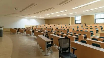 حضور 600 نفر در کلاس؛ آموزش پزشکی یا کنسرت؟