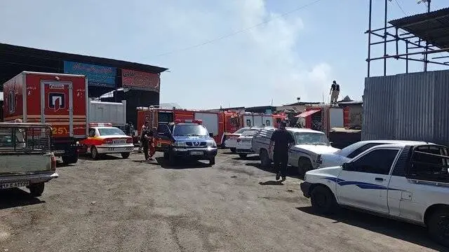 مهار آتش‌سوزی یک انبار کالا در بزرگراه بابایی
