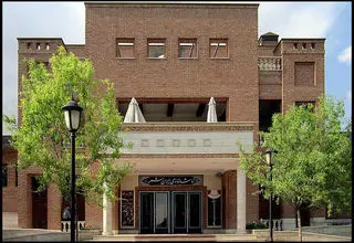 فروش میلیاردی یک تئاتر در ایرانشهر