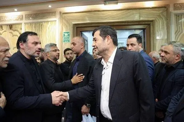 حضور دنیامالی در مراسم ترحیم اکبر کارگرجم