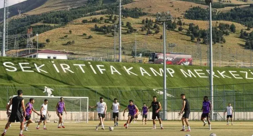 بازگشت پرسپولیس به تهران پس از اردوی ۱۲ روزه در ترکیه
