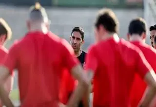 صحبت های کوتاه وحید هاشمیان با بازیکنان پرسپولیس