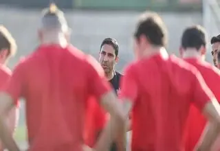 صحبت های کوتاه وحید هاشمیان با بازیکنان پرسپولیس