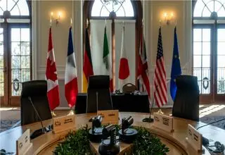 وزیر خارجه آمریکا، چهره به چهره با متحدان خشمگین 