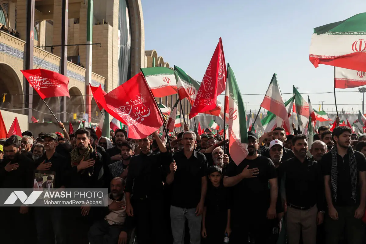 اقامه نماز بر پیکر رهبر شهید انقلاب در مصلای تهران