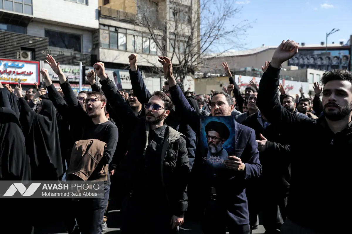 تجمع سوگواران رهبر شهید انقلاب در میدان انقلاب تهران