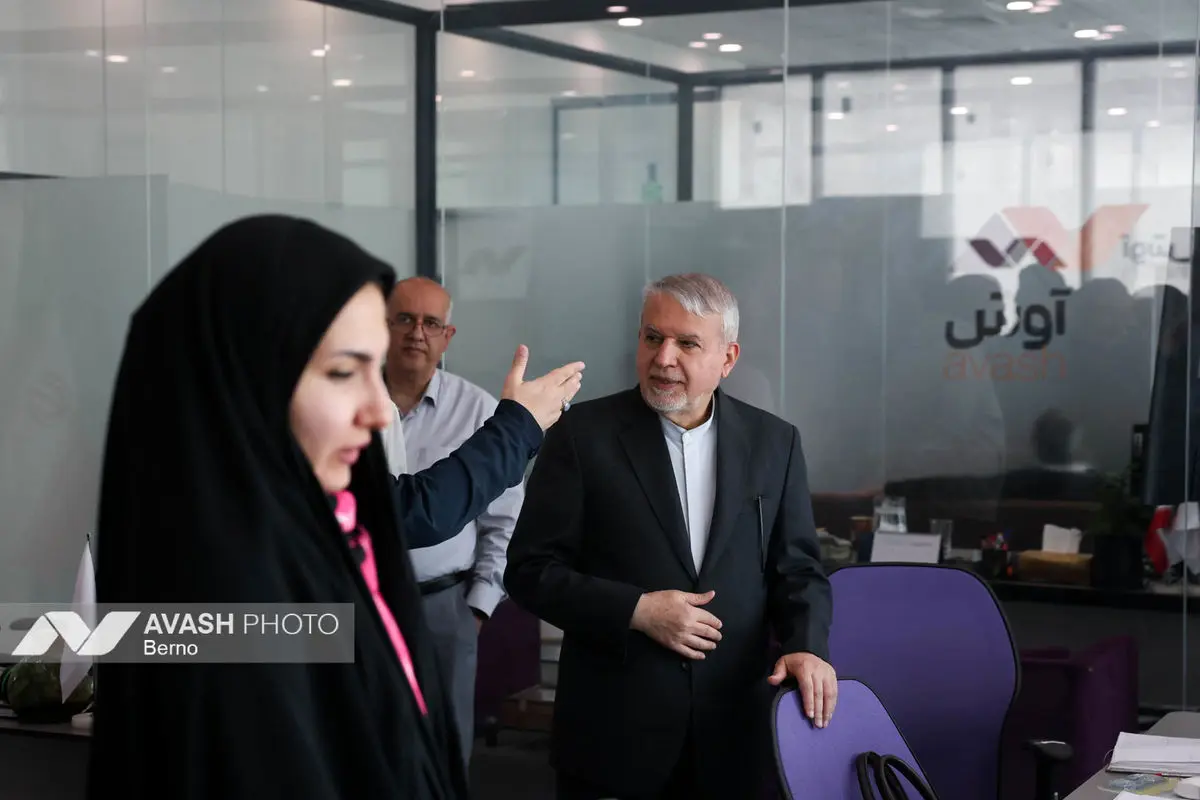 بازدید سیدرضا صالحی امیری از تحریریه آوش