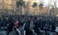 تصاویری از تجمع مردم تهران در خیابان انقلاب 