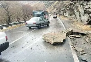 احتمال سقوط سنگ در جاده چالوس