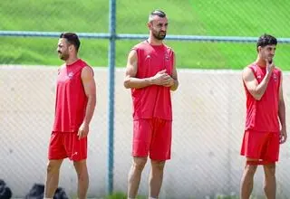 اهرم فشار غیرمعمول مهاجم پرسپولیس با استفاده از بند جنجالی