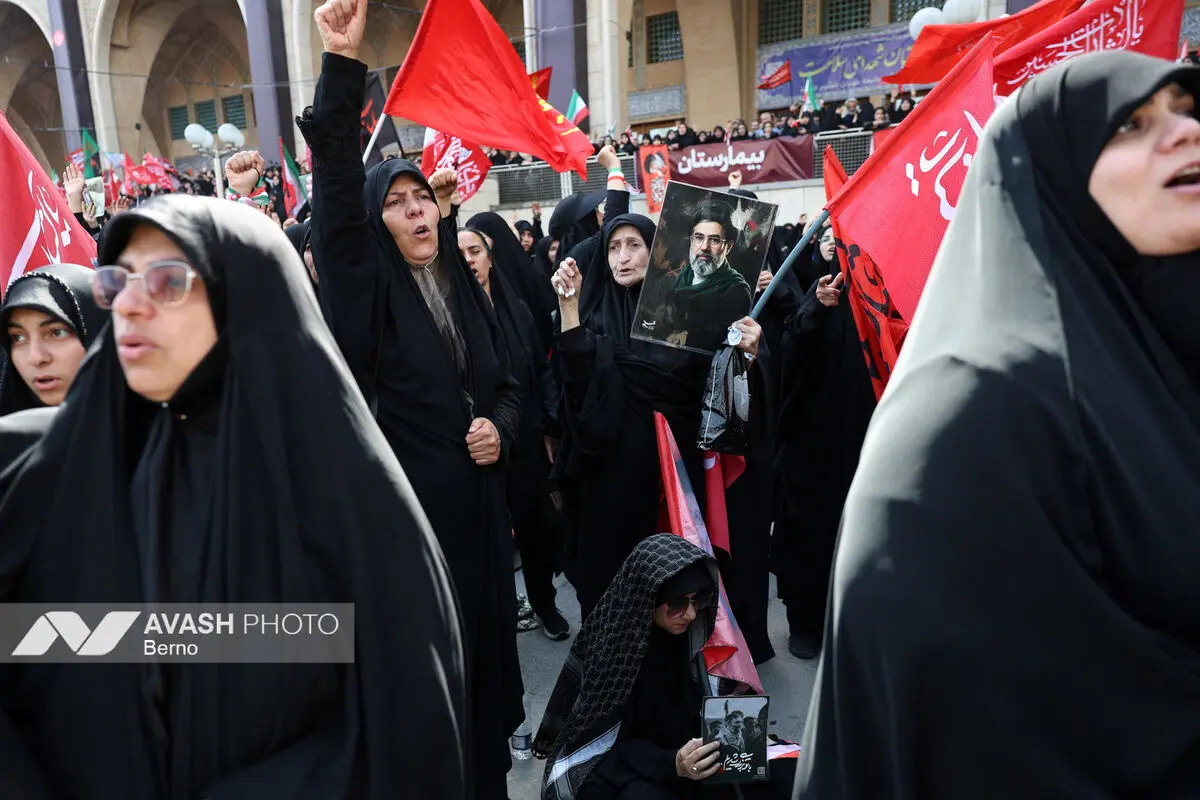مراسم وداع با رهبر شهید انقلاب و اقامه نماز بر پیکرهای مطهر شهدا - ۲