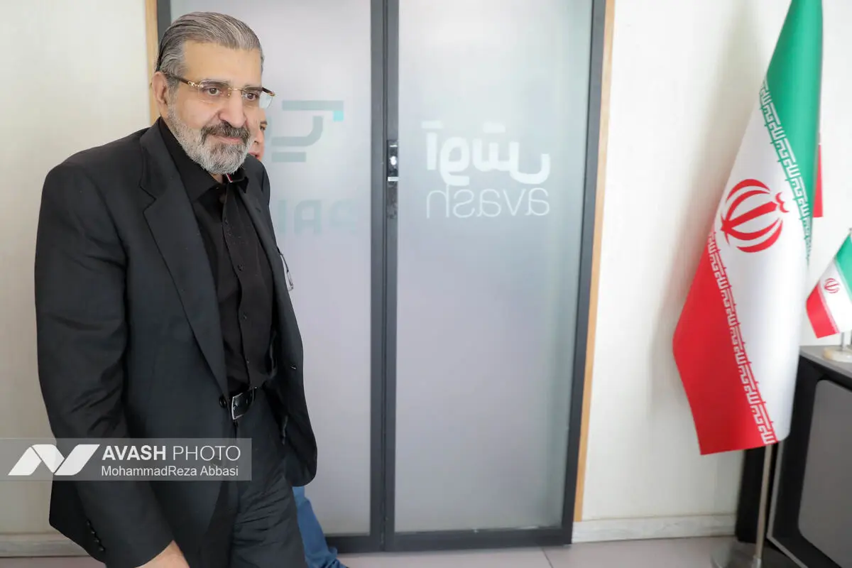 بازدید صادق خرازی از خبرگزاری آوش