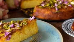 طرز تهیه کیک ماست و زعفران؛ با بافتی پنبه‌ای و عطری خوش