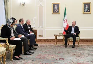 باید به‌گونه‌ای حرکت کنیم که هیچ قدرت خارجی نتواند خللی در روابط دوستانه ایران و ارمنستان ایجاد کند
